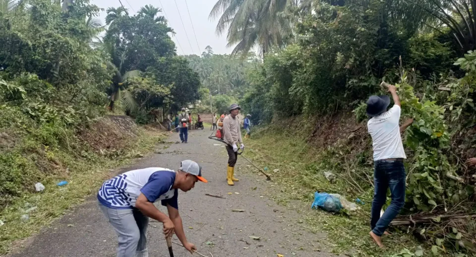 Gotong Royong Gampong Seuneubok