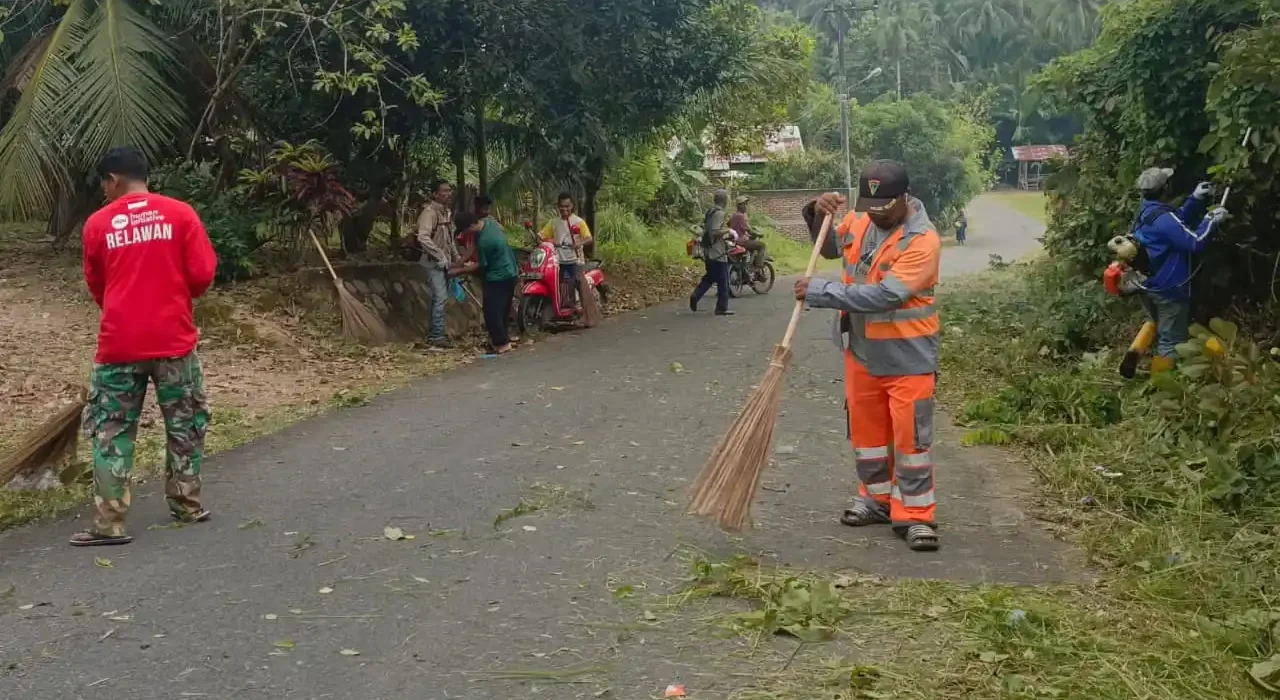Gotong Royong Masyarakat Gampong Seuneubok