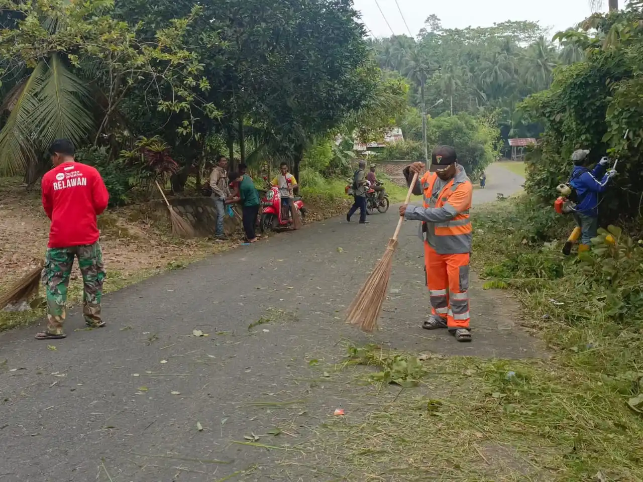 Gotong Royong Masyarakat Gampong Seuneubok